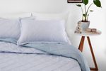 COBERTOR-QUILT-MCROFIBRA-CELESTE-ACERO