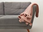 Cobija-siesta-pompon-acanalado-palo-de-rosa